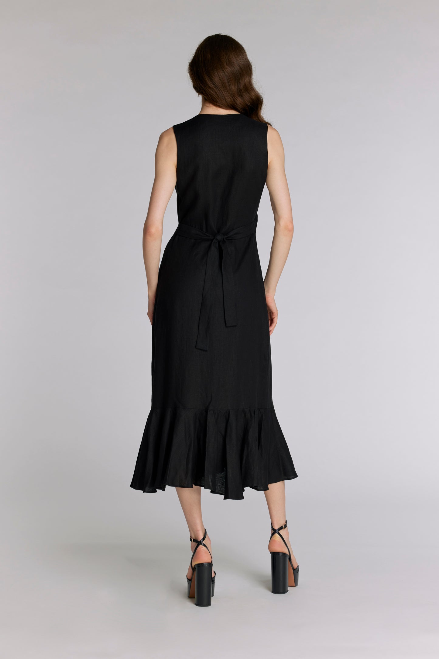 
                  
                    AVEIRO dress
                  
                