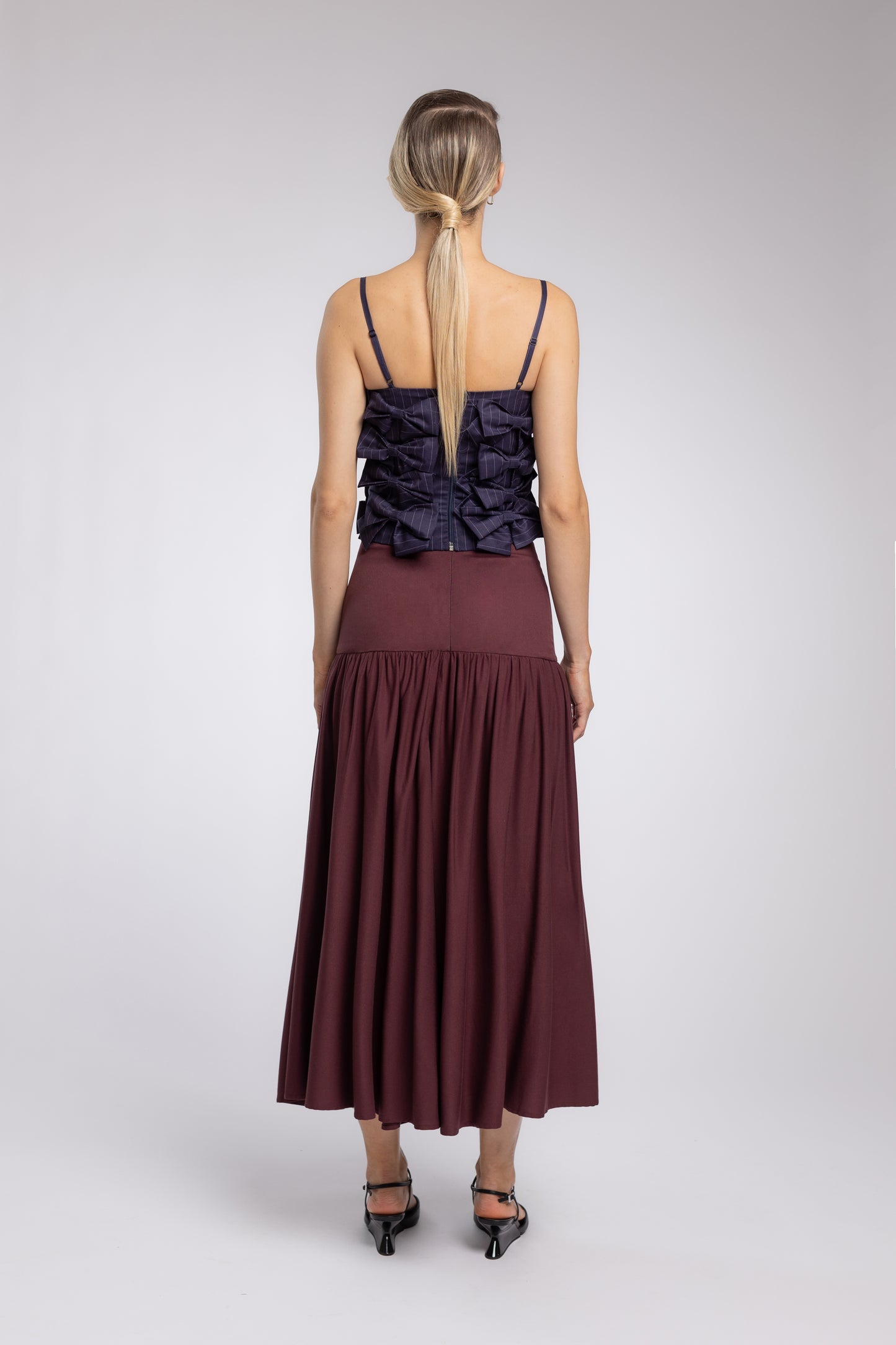 
                  
                    GARNET SKIRT
                  
                