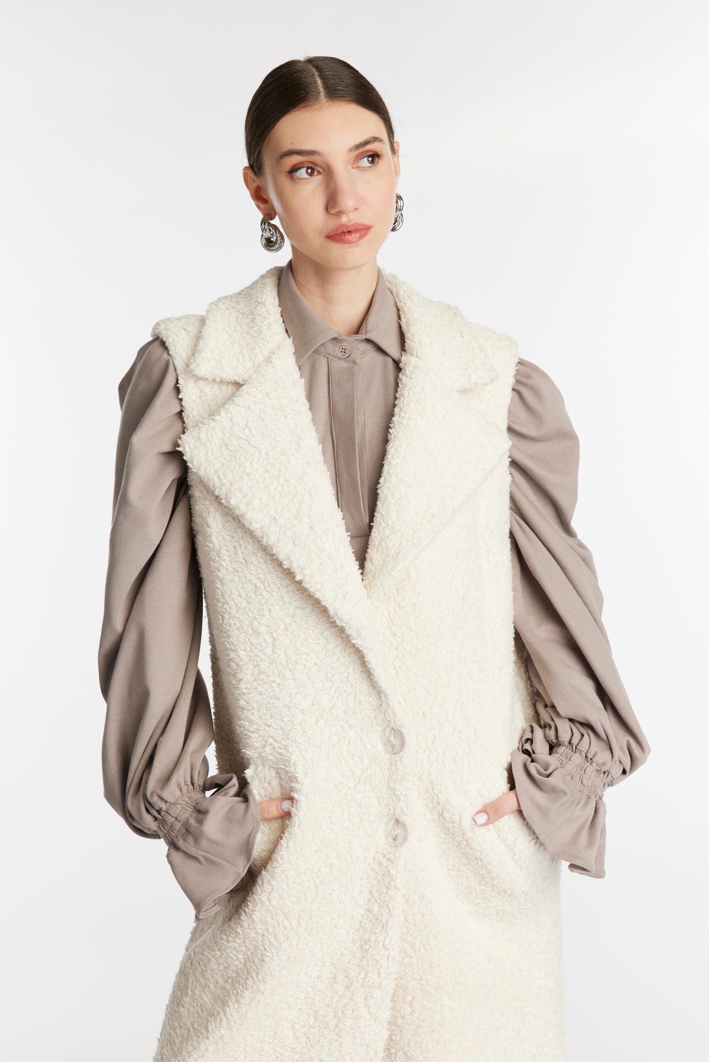 
                  
                    INTI vest
                  
                