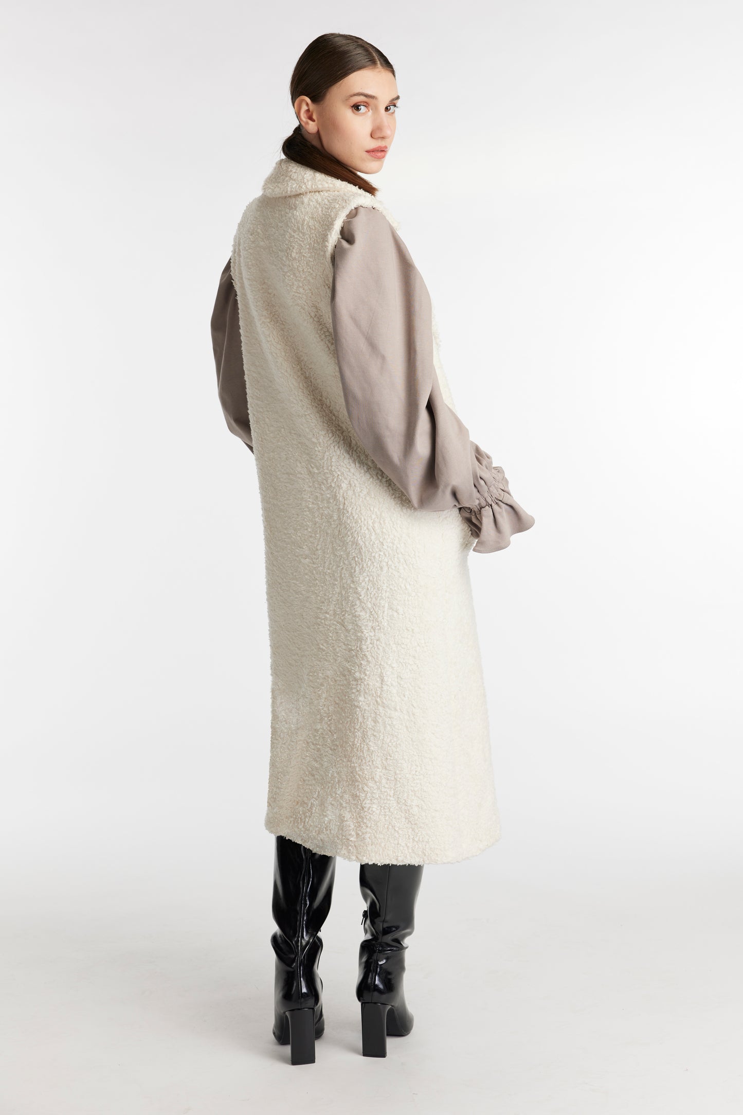 
                  
                    INTI vest
                  
                
