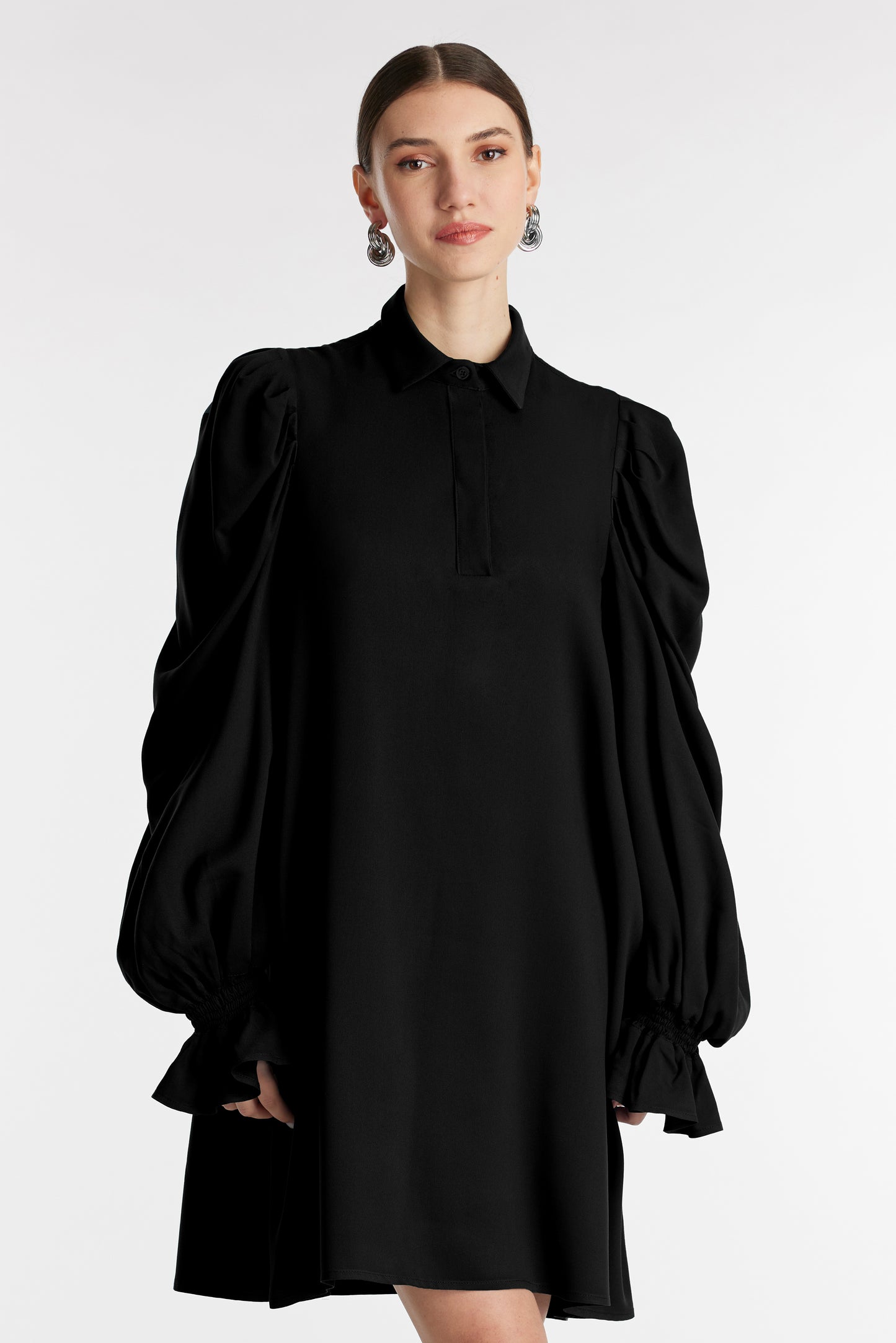
                  
                    LYRE dress
                  
                