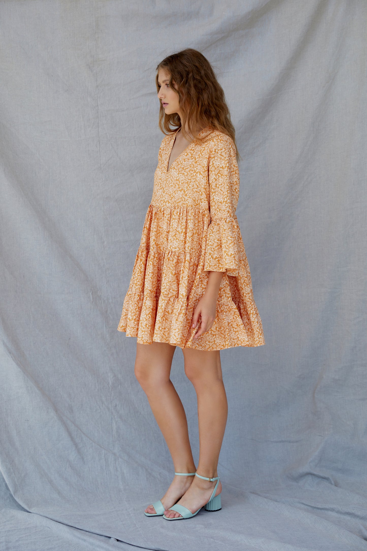 
                  
                    FREESIA dress
                  
                