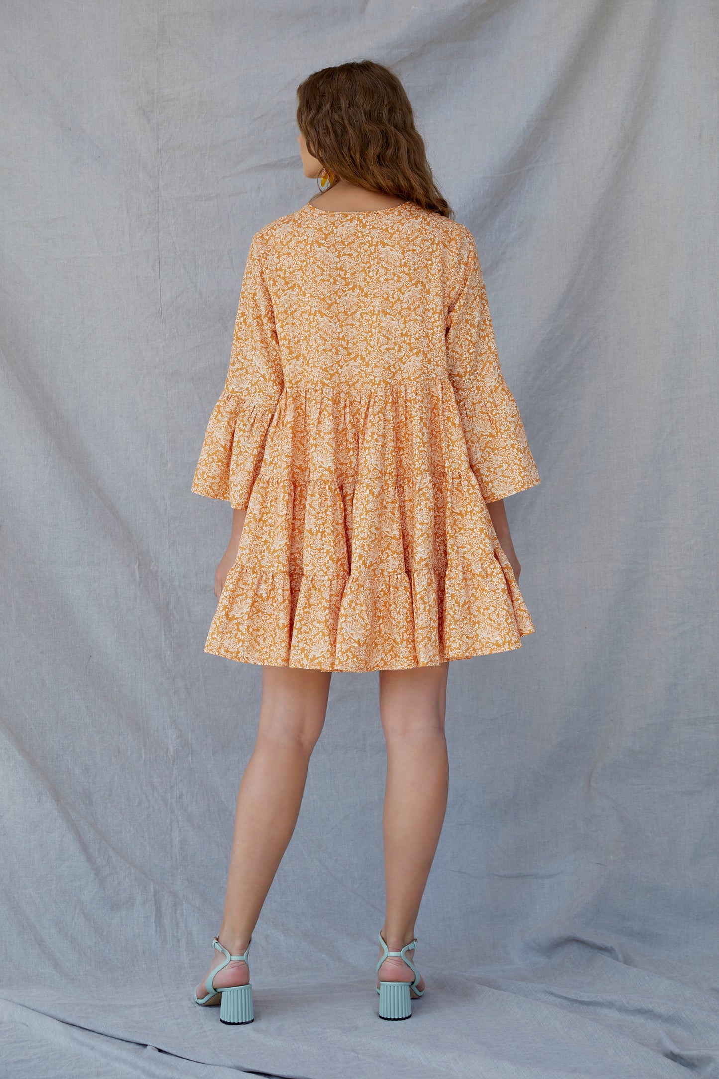 
                  
                    FREESIA dress
                  
                