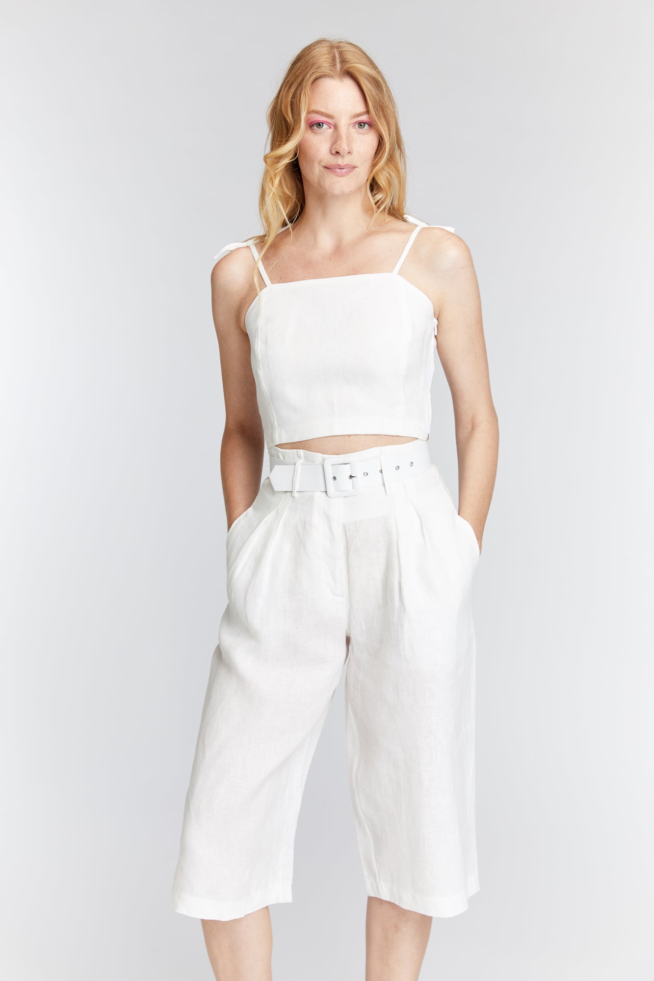
                  
                    WHITE IRIS top
                  
                