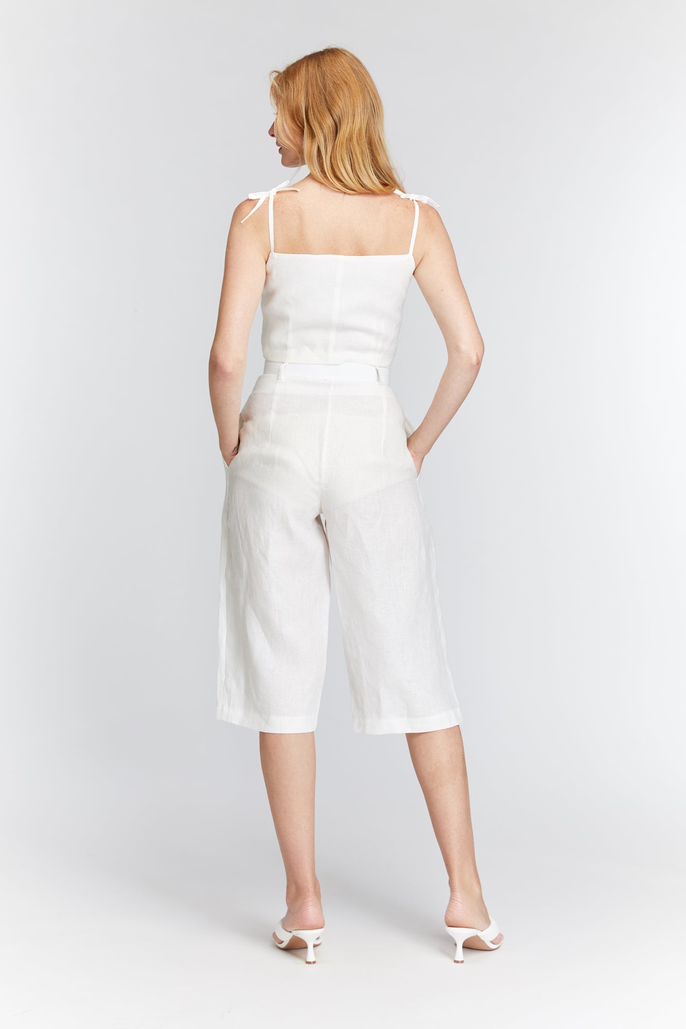 
                  
                    WHITE IRIS top
                  
                
