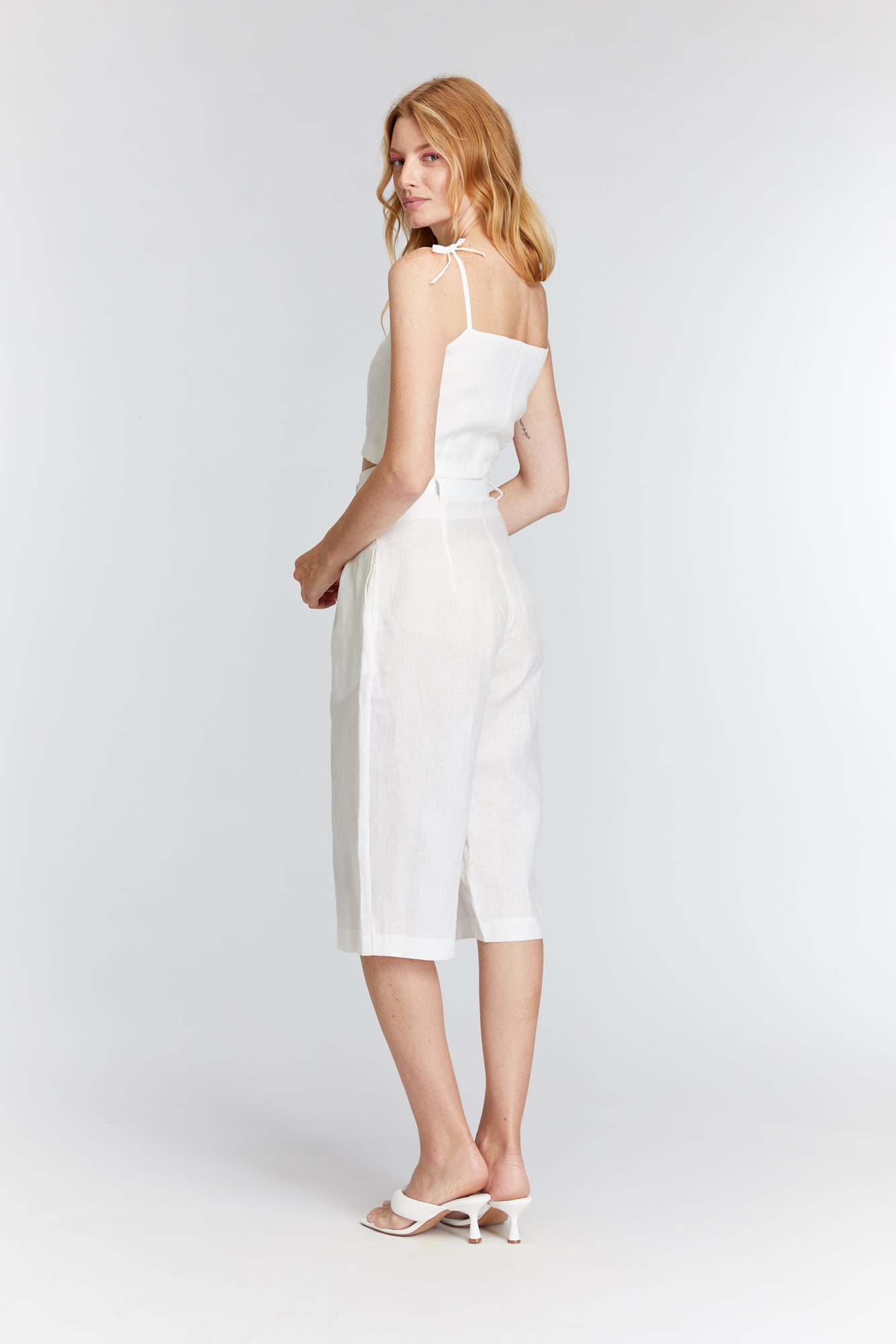 
                  
                    WHITE IRIS top
                  
                