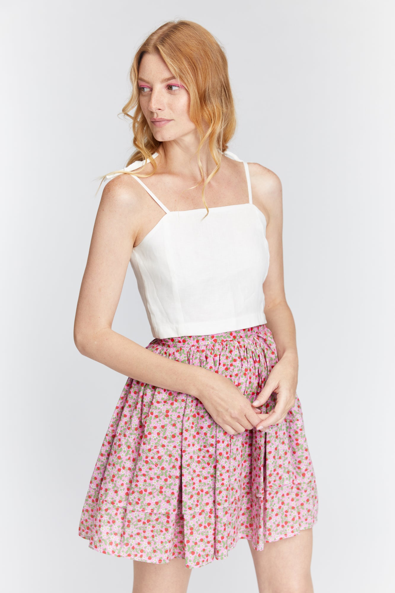 
                  
                    WHITE IRIS top
                  
                