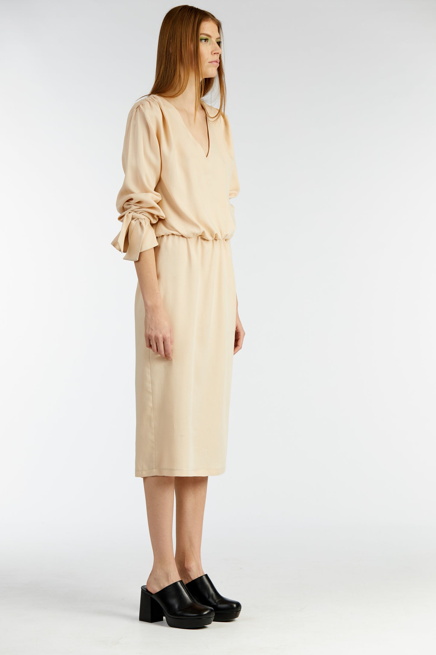 
                  
                    OYSTER dress
                  
                