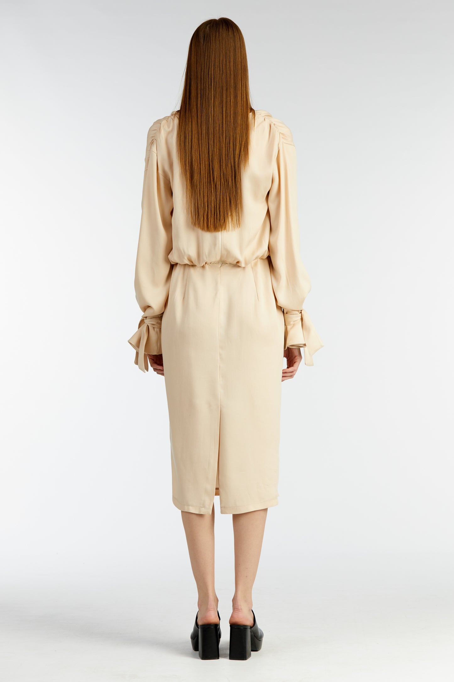 
                  
                    OYSTER dress
                  
                