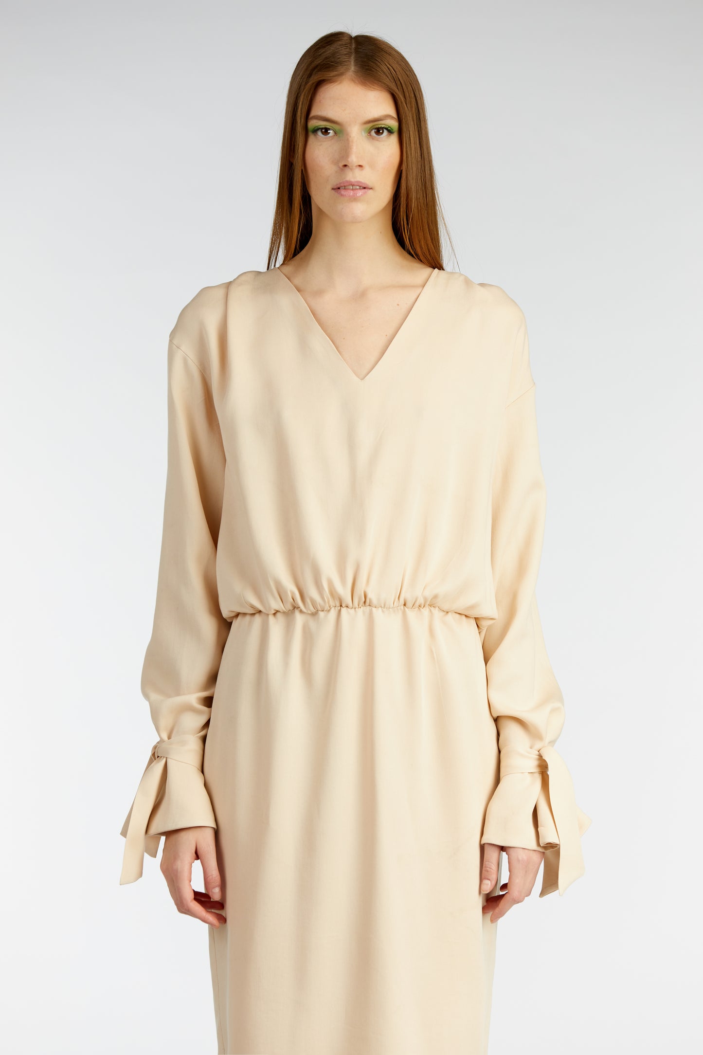 
                  
                    OYSTER dress
                  
                